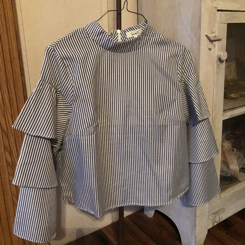 Love J blue white striped top, size med. like new.